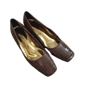 Pierre Dumas Women Size 9 M Brown Alligator Print Dress Shoes 2" Heel Square Toe